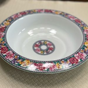 Beautiful vintage Elizabeth Arden large floral porcelain serving bowl